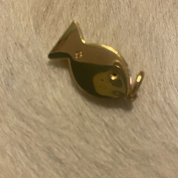 Asha mother of pearl and 14k gold vermeil fish pendant - Picture 5 of 7